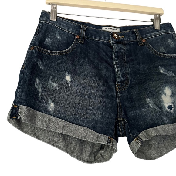 One Teaspoon | Chargers Dark Wash Distressed Cuffed Denim Shorts Size 27 - Picture 3 of 14